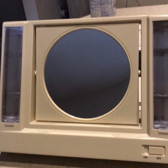 Avon lighted makeup mirror NIB - Picture 2 of 8